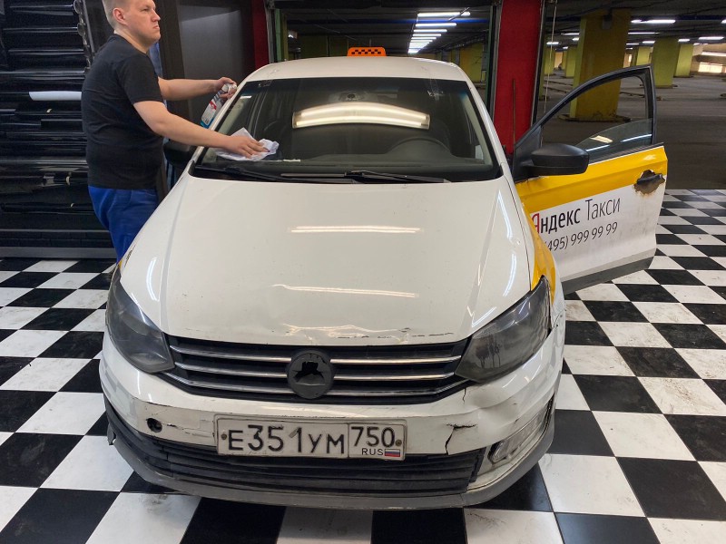 Замена лобового стекла Volkswagen Polo
