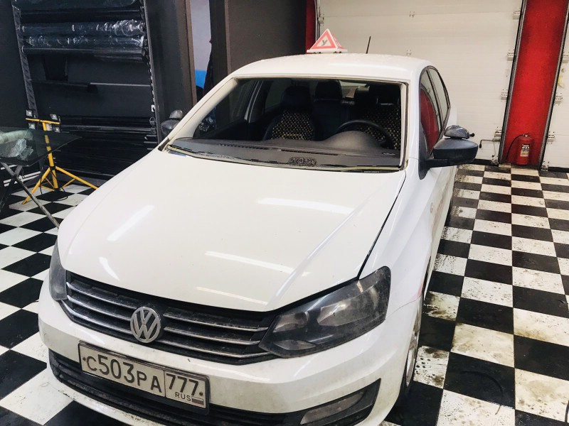 Замена лобового стекла Volkswagen Polo V 4D