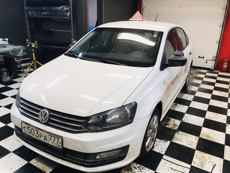Замена лобового стекла Volkswagen Polo V 4D