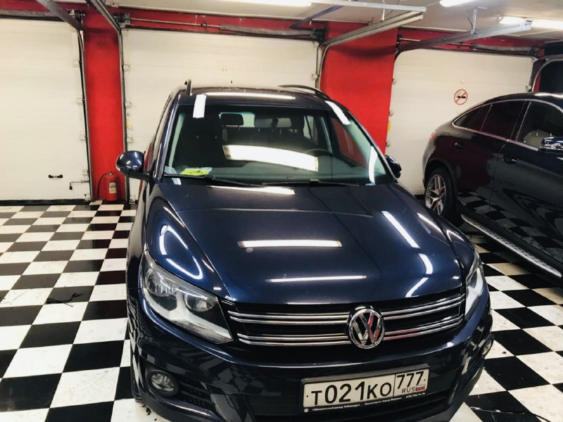 Замена лобового стекла Volkswagen Tiguan
