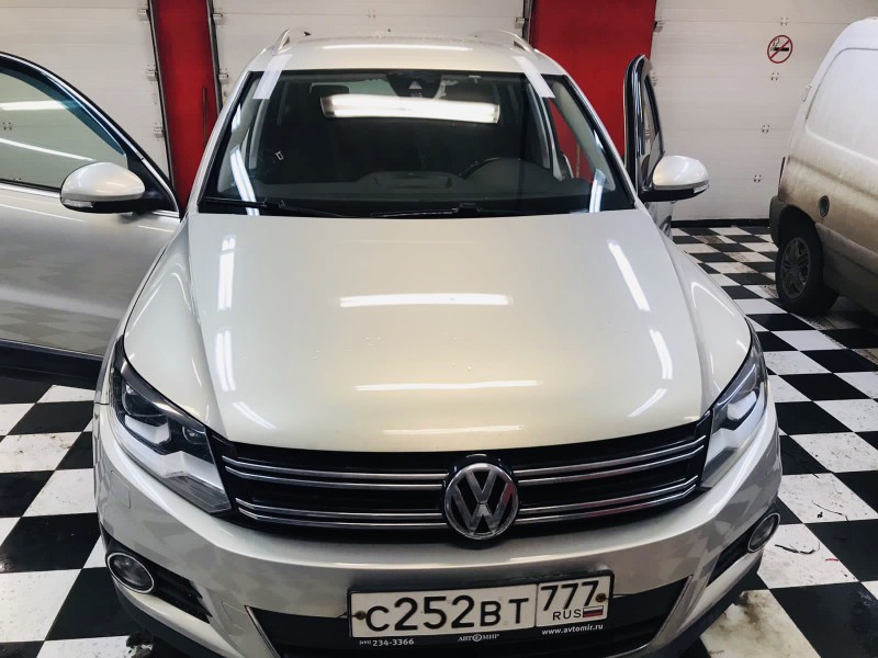 Замена лобового стекла Volkswagen Tiguan