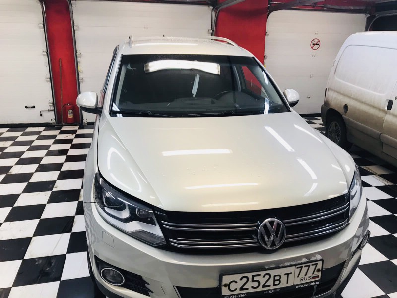 Замена лобового стекла Volkswagen Tiguan