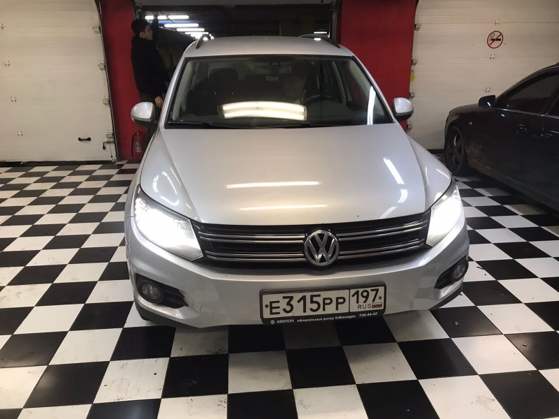 Замена лобового стекла Volkswagen Tiguan