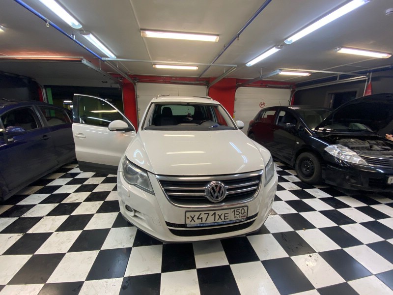 Замена лобового стекла Volkswagen Tiguan
