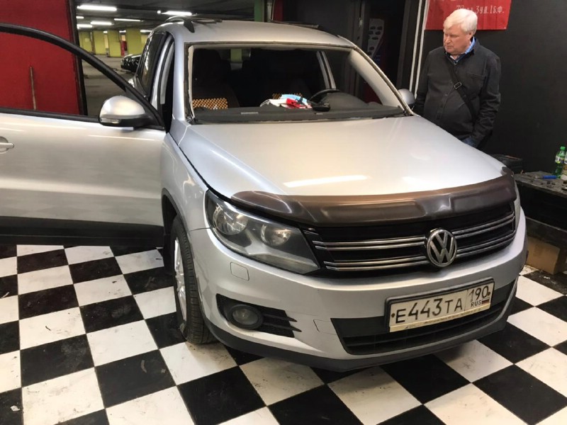 Замена лобового стекла Volkswagen Tiguan