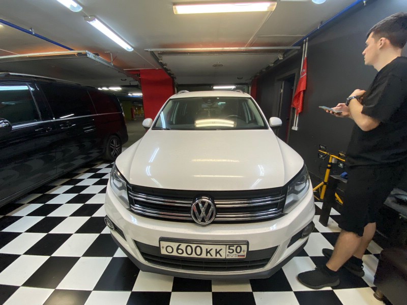 Замена лобового стекла Volkswagen Tiguan