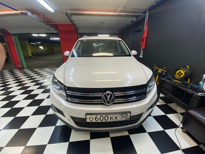 Замена лобового стекла Volkswagen Tiguan