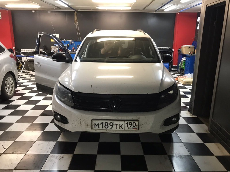 Замена лобового стекла Volkswagen Tiguan
