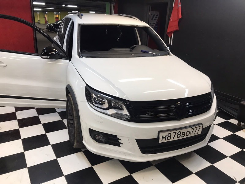 Замена лобового стекла Volkswagen Tiguan