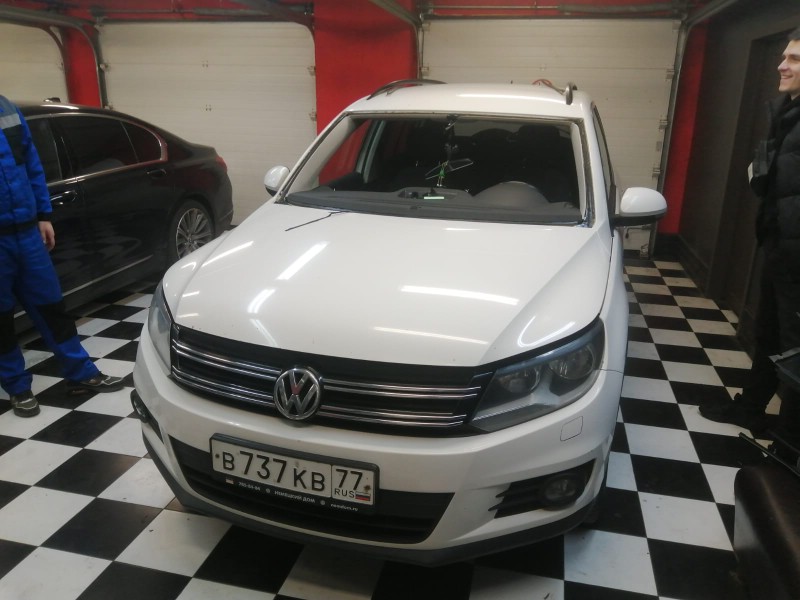 Замена лобового стекла Volkswagen Tiguan