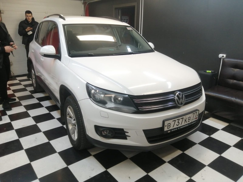 Замена лобового стекла Volkswagen Tiguan