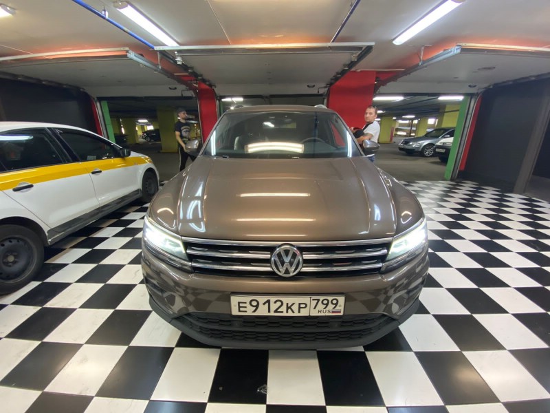 Замена лобового стекла Volkswagen Tiguan