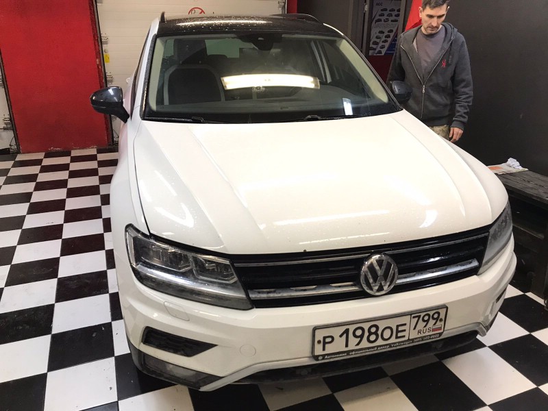 Замена лобового стекла Volkswagen Tiguan
