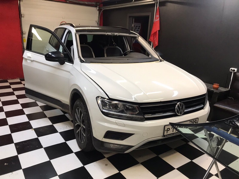 Замена лобового стекла Volkswagen Tiguan