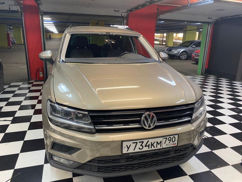 Замена лобового стекла Volkswagen Tiguan