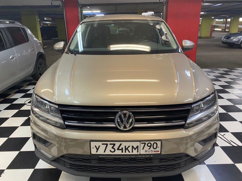 Замена лобового стекла Volkswagen Tiguan