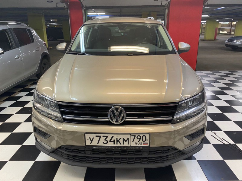 Замена лобового стекла Volkswagen Tiguan