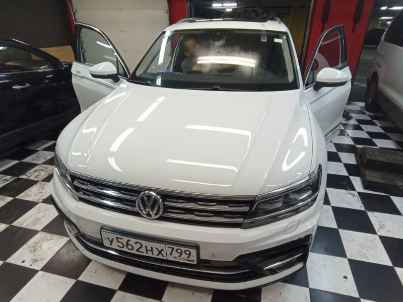 Замена лобового стекла Volkswagen Tiguan