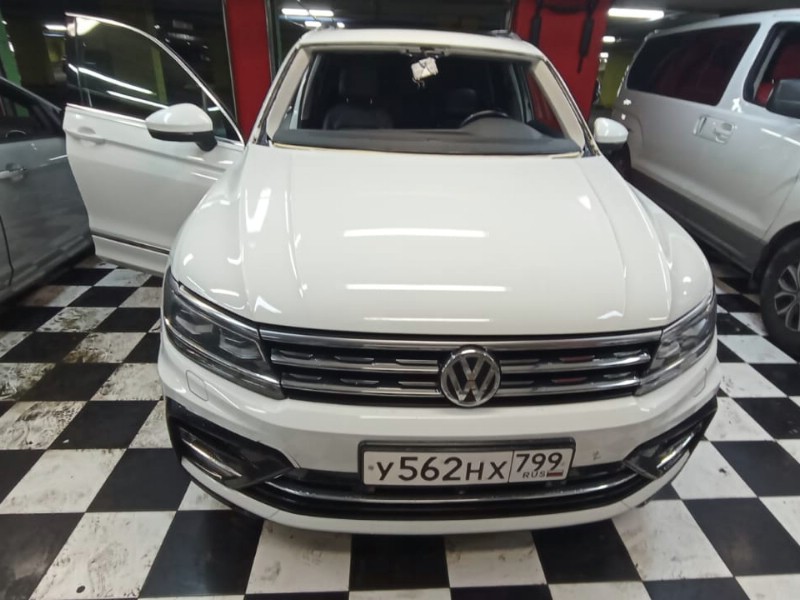 Замена лобового стекла Volkswagen Tiguan