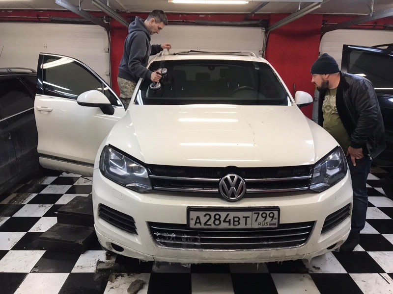 Замена лобового стекла Volkswagen Touareg