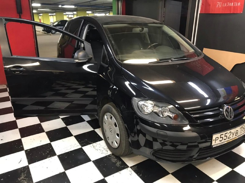 Замена лобового стекла Volkswagen Touran
