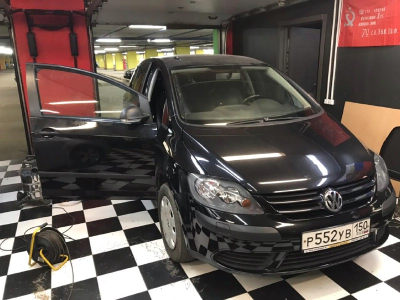 Замена лобового стекла Volkswagen Touran