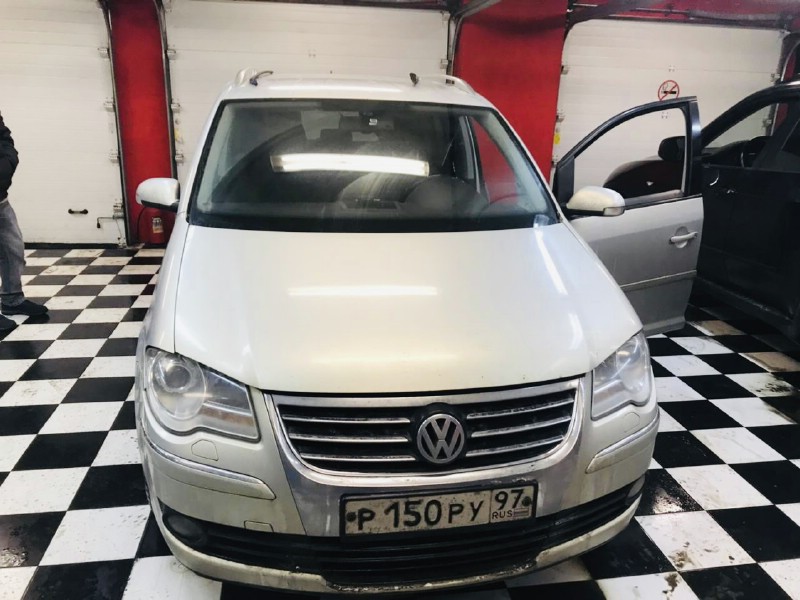 Замена лобового стекла Volkswagen Touran II