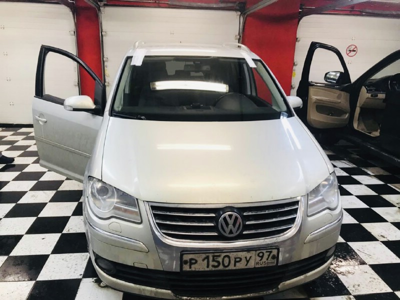 Замена лобового стекла Volkswagen Touran II