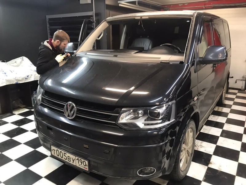 Замена лобового стекла Volkswagen Transporter T5