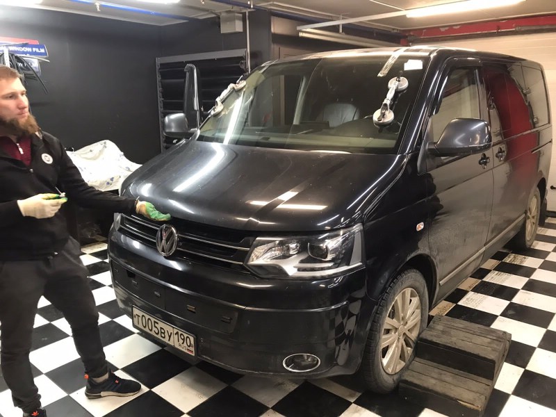 Замена лобового стекла Volkswagen Transporter T5