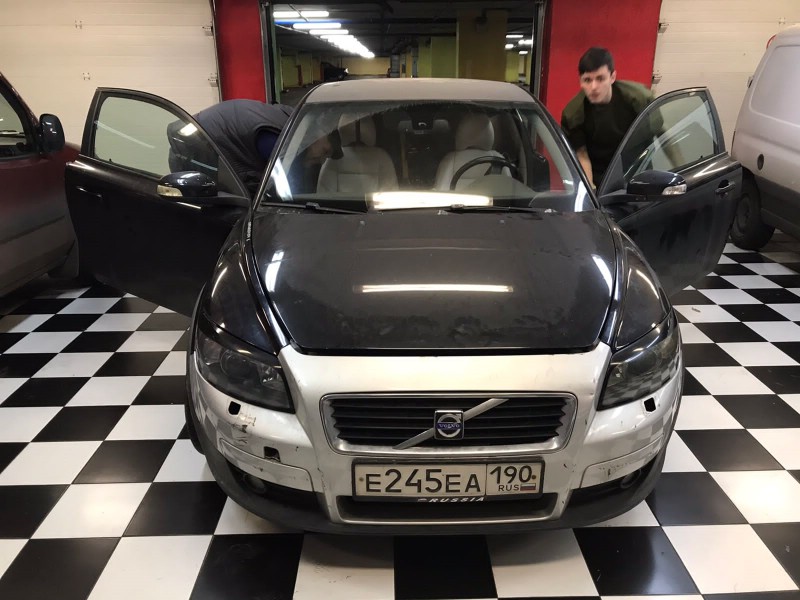 Замена лобового стекла Volvo S40