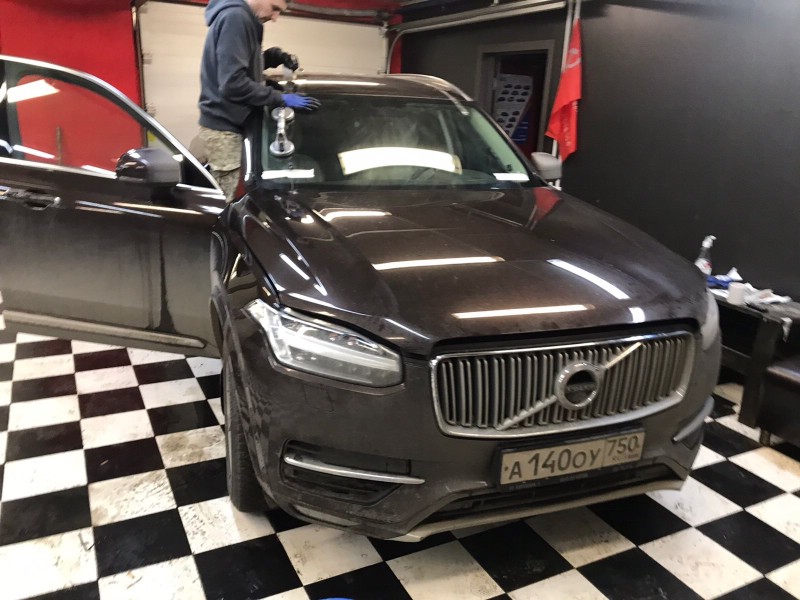 Замена лобового стекла Volvo XC90