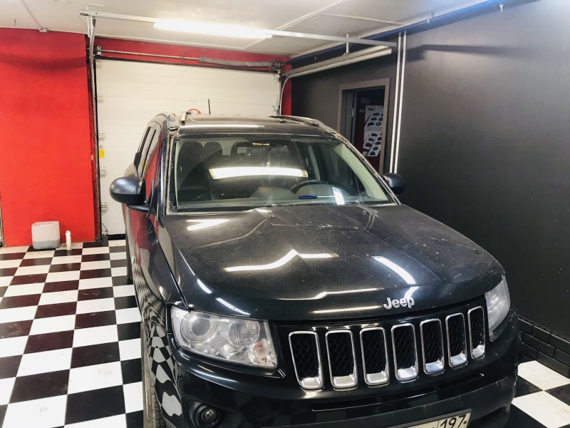 Замена лобового ветрового стекла Jeep Compass