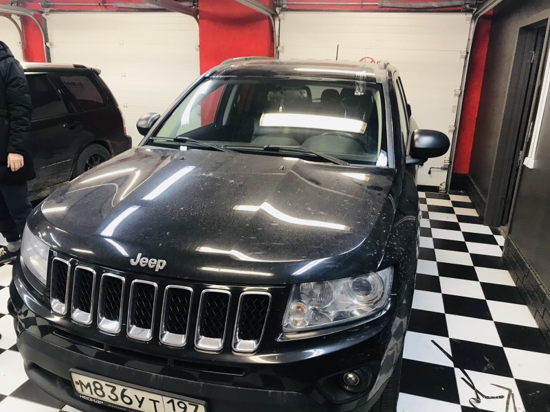 Замена лобового ветрового стекла Jeep Compass