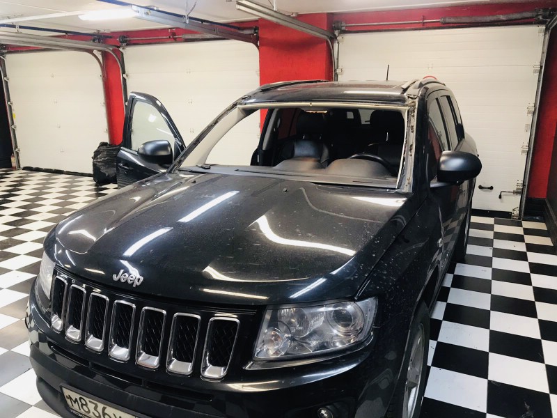 Замена лобового ветрового стекла Jeep Compass