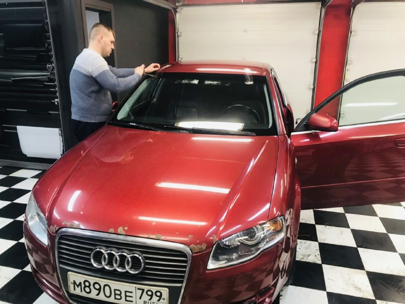 Замена лобового стекла Audi A4 S4 (B6)