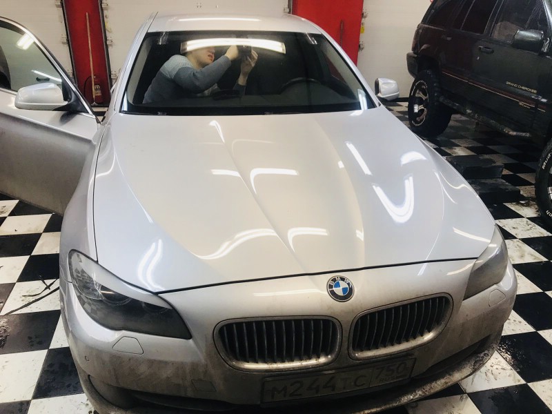 Замена лобового стекла BMW 5-Series F10