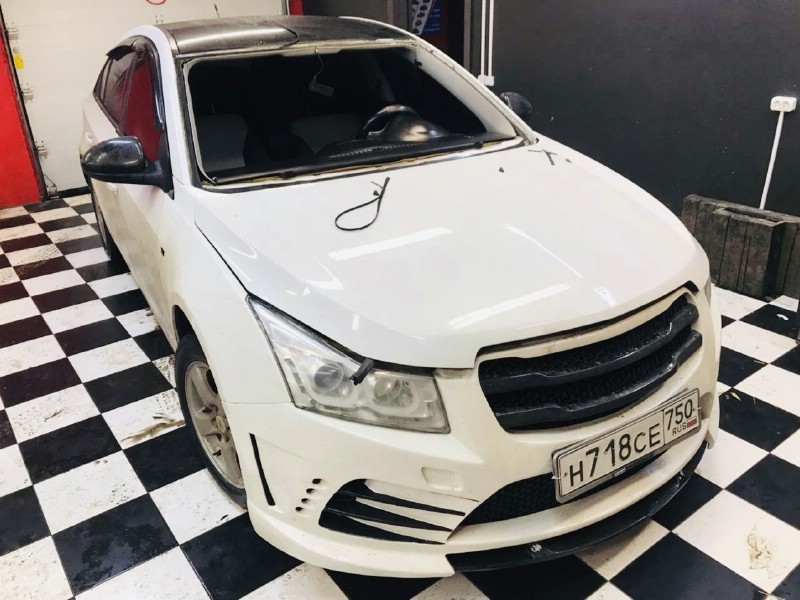 Замена лобового стекла Chevrolet Cruze 4D