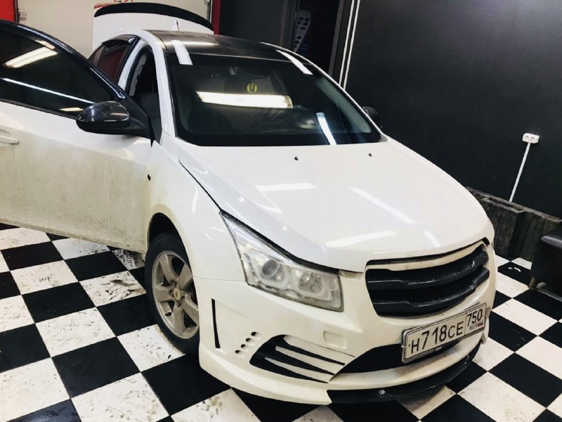 Замена лобового стекла Chevrolet Cruze 4D
