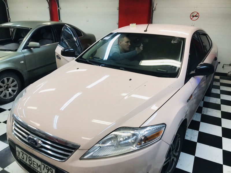 Замена лобового ветрового стекла Ford Mondeo