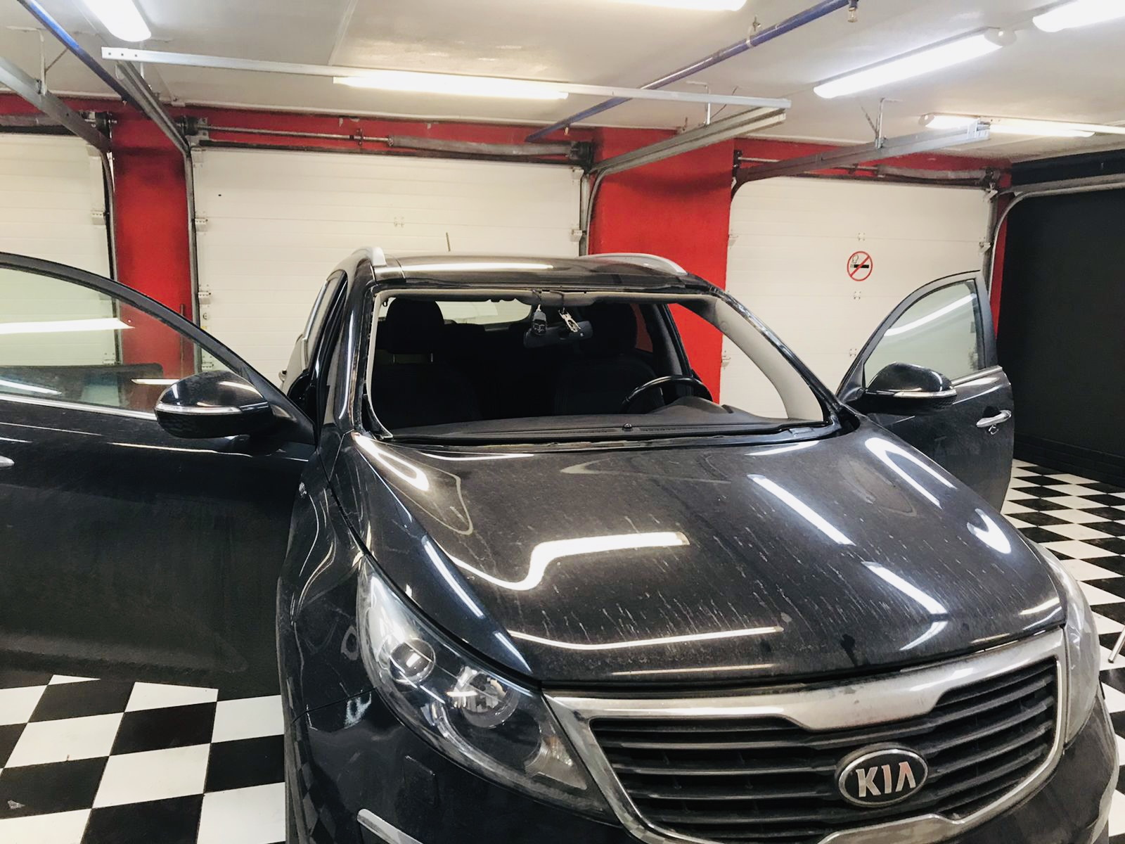 Замена лобового ветрового стекла Kia Ceed 5D HBK