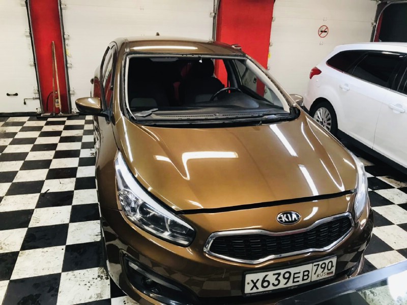 Замена лобового стекла Kia Ceed 5D HBK