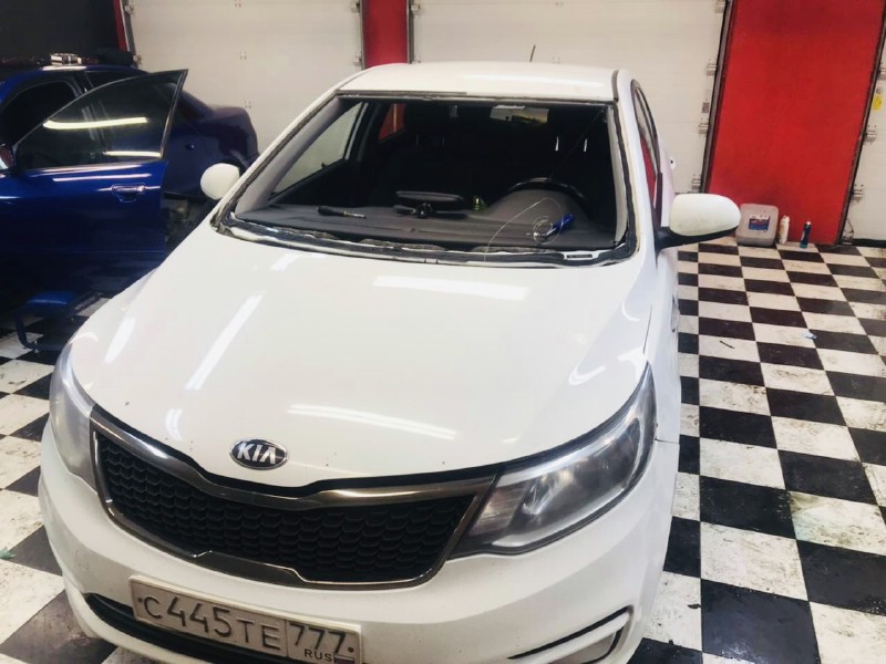 Замена лобового стекла Kia Rio