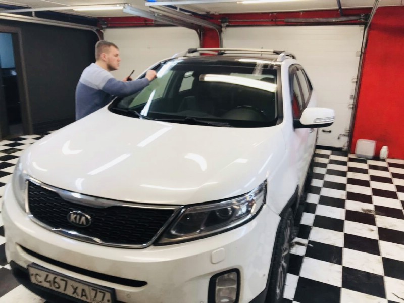 Замена лобового стекла Kia Sorento
