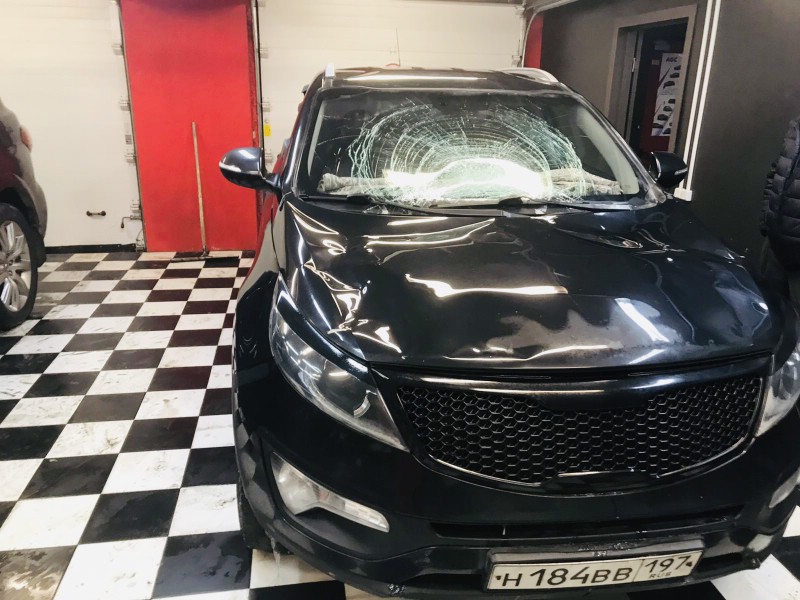 Замена лобового ветрового стекла Kia Sportage III