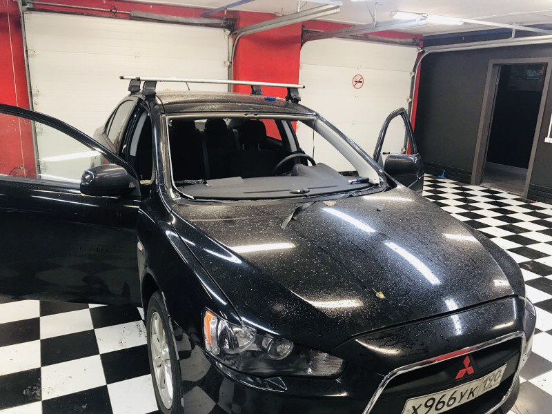 Замена лобового ветрового стекла Mitsubishi Lancer X CZ4A