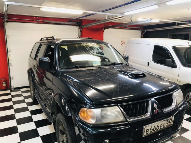 Замена лобового ветрового стекла Mitsubishi Challenger