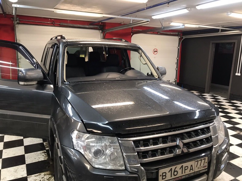 Замена лобового стекла Miitsubishi Pajero V8