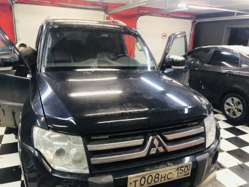 Замена лобового стекла Miitsubishi Pajero V8