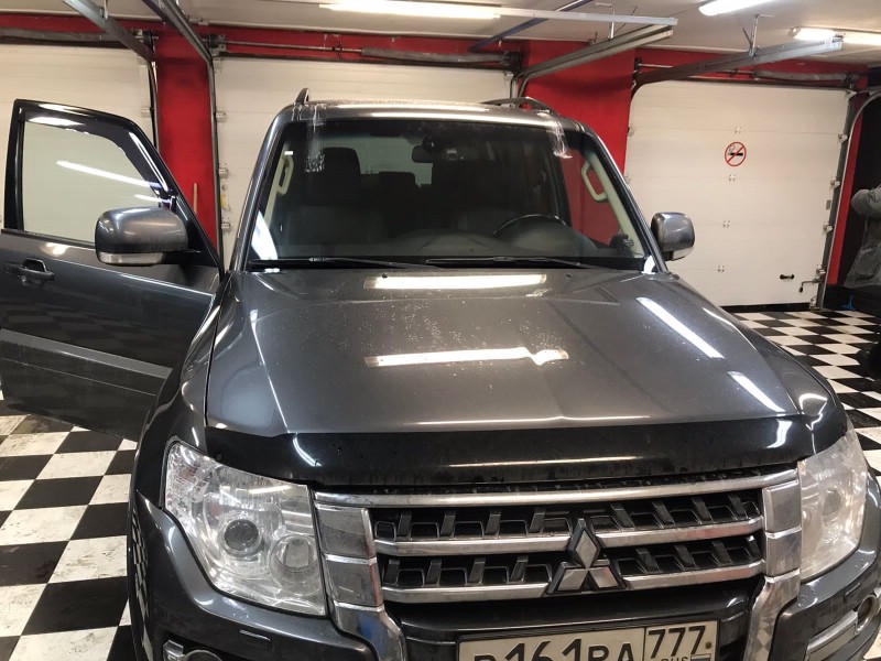 Замена лобового стекла Miitsubishi Pajero V8